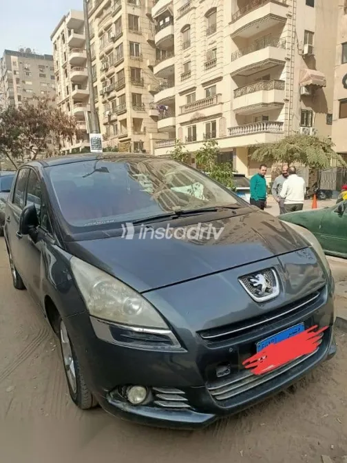بيجو 5008 2014 رمادي مستعملة للبيع - 8