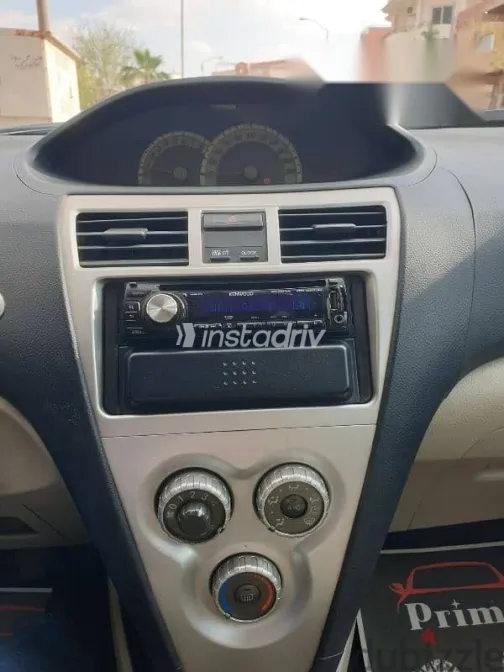 تويوتا ياريس 2006 أسود مستعملة للبيع - 1