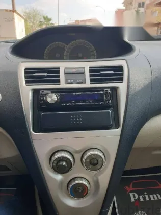 تويوتا ياريس 2006 أسود مستعملة للبيع