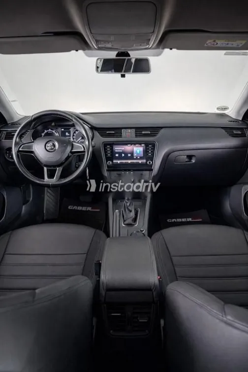 سكودا اوكتافيا 2018 فضي مستعملة للبيع - 2