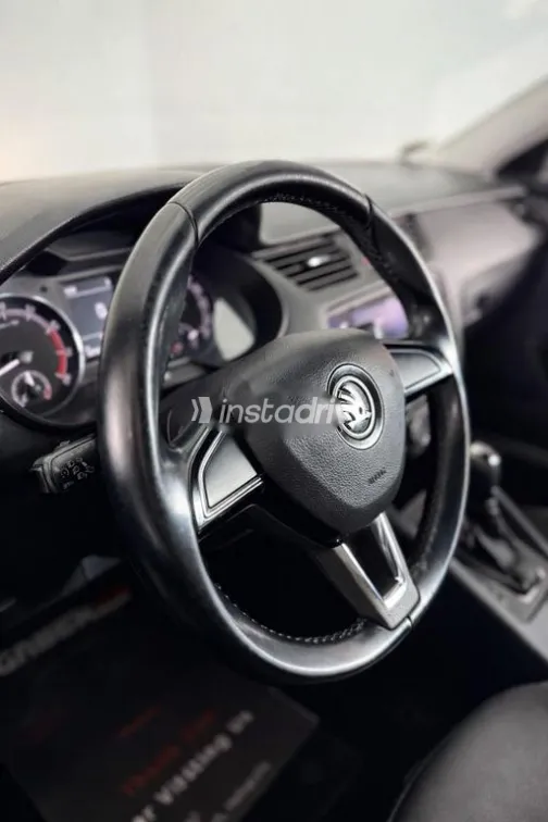 سكودا اوكتافيا 2018 فضي مستعملة للبيع - 3