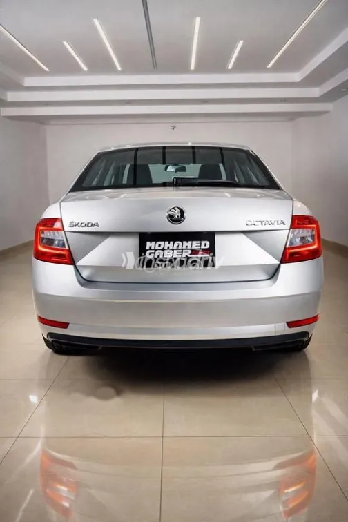 سكودا اوكتافيا 2018 فضي مستعملة للبيع - 5
