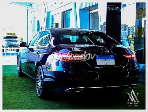 مرسيدس C 180 2022 أزرق غامق مستعملة للبيع - 2