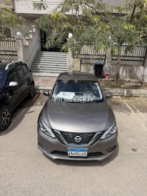 نيسان سنترا 2025 أبيض مستعملة للبيع - 2