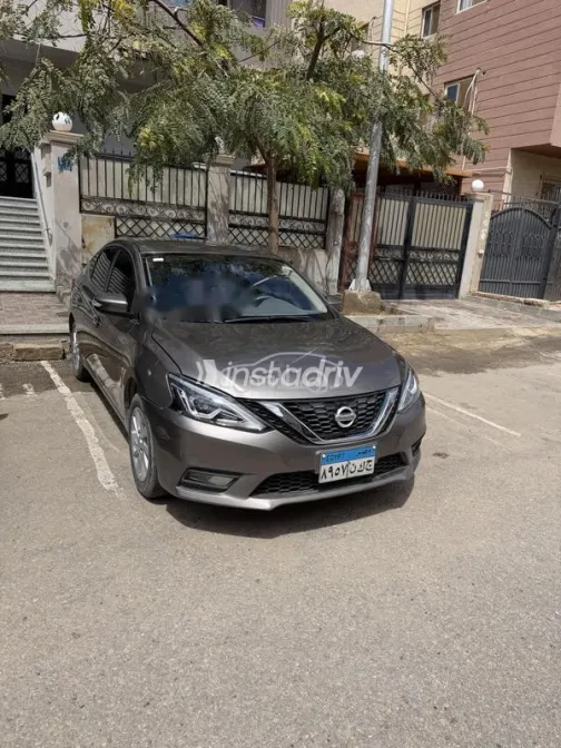 نيسان سنترا 2025 أبيض مستعملة للبيع - 3