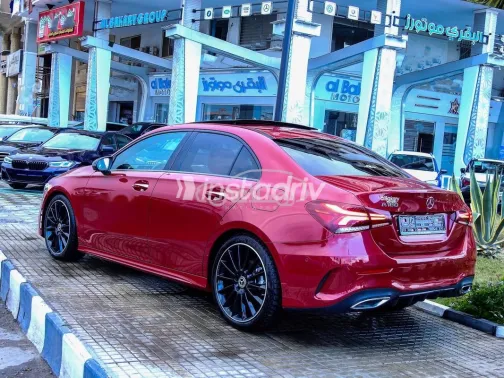 مرسيدس A 180 2022 أحمر غامق مستعملة للبيع - 2