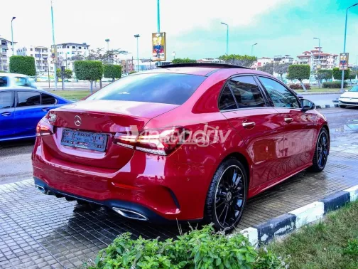 مرسيدس A 180 2022 أحمر غامق مستعملة للبيع - 4