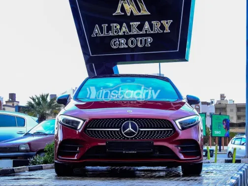 مرسيدس A 180 2022 أحمر غامق مستعملة للبيع - 5