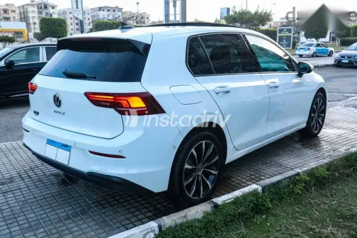 فولكس فاغن جولف 2024 أبيض مستعملة للبيع - 2