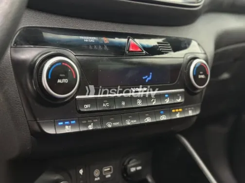 Hyundai Tucson 2020 White Used for Sale - 7