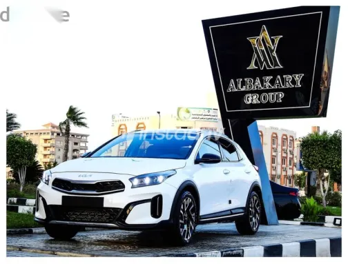 Kia Xceed 2024 White Used for Sale - 1