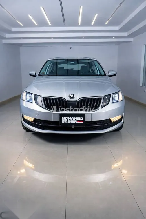 سكودا اوكتافيا 2018 فضي مستعملة للبيع - 1