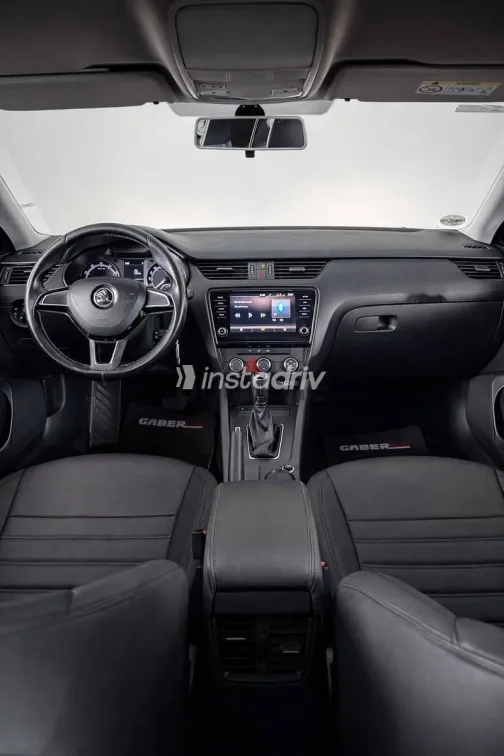 سكودا اوكتافيا 2018 فضي مستعملة للبيع - 3