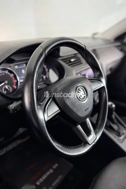 سكودا اوكتافيا 2018 فضي مستعملة للبيع - 4