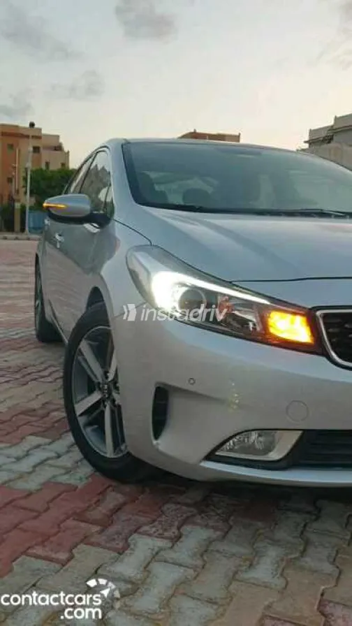Kia Cerato 2017 White Used for Sale - 5