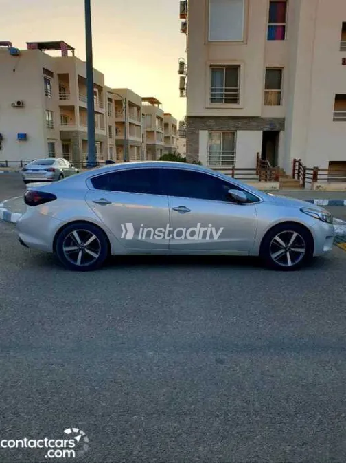 Kia Cerato 2017 White Used for Sale - 7