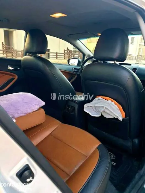 Kia Cerato 2017 White Used for Sale - 9