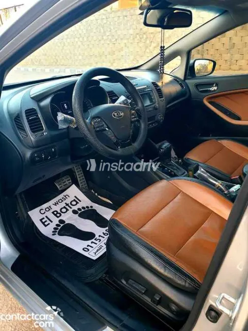 Kia Cerato 2017 White Used for Sale - 10