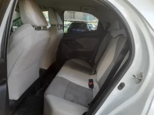 تويوتا ياريس 2022 أبيض مستعملة للبيع