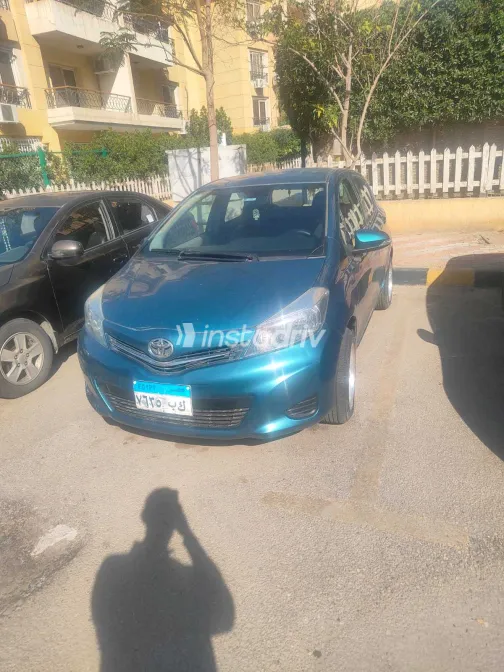 تويوتا ياريس 2013 أبيض مستعملة للبيع - 3