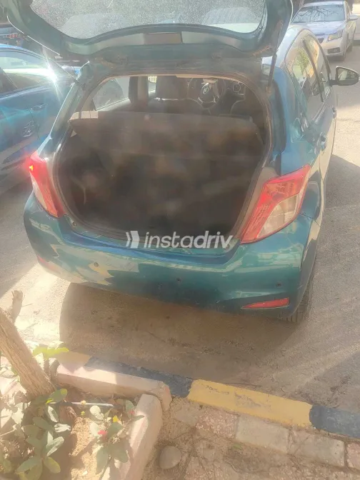 تويوتا ياريس 2013 أبيض مستعملة للبيع - 5