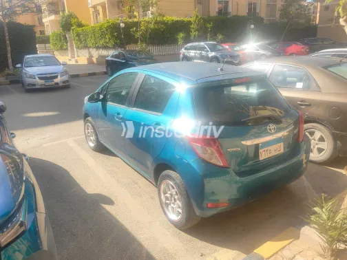 تويوتا ياريس 2013 أبيض مستعملة للبيع - 7