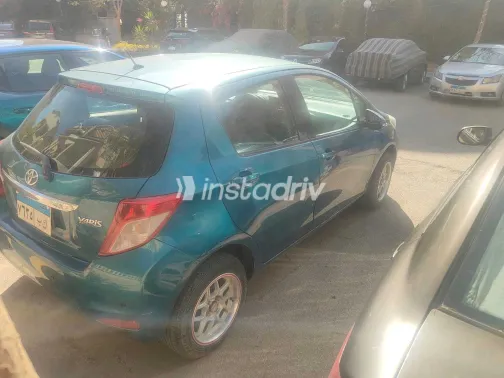 تويوتا ياريس 2013 أبيض مستعملة للبيع - 10