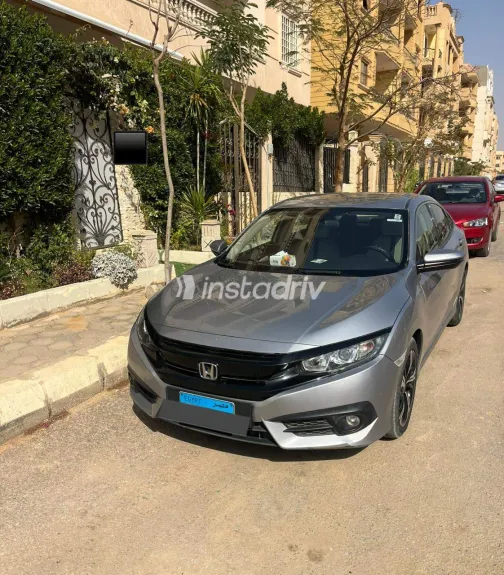 Honda Civic 2018 White Used for Sale - 2