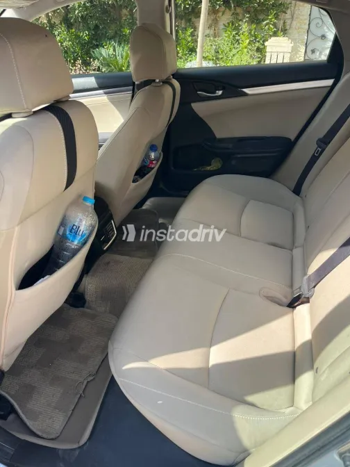 Honda Civic 2018 White Used for Sale - 3