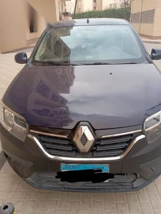 رينو لوجان 2019 أزرق غامق مستعملة للبيع