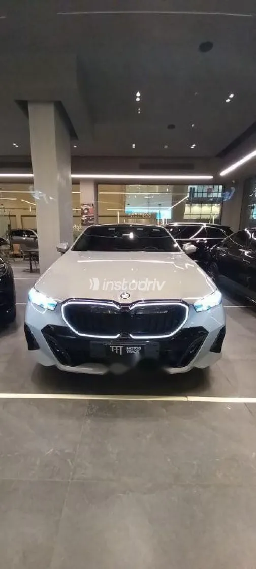 بي ام دبليو 520 2024 أبيض مستعملة للبيع - 1