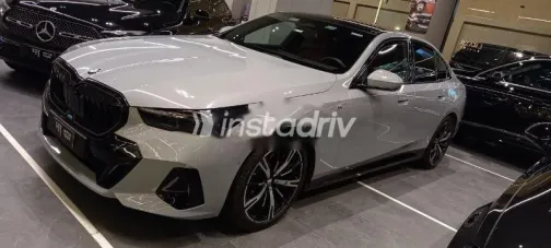 بي ام دبليو 520 2024 أبيض مستعملة للبيع - 2