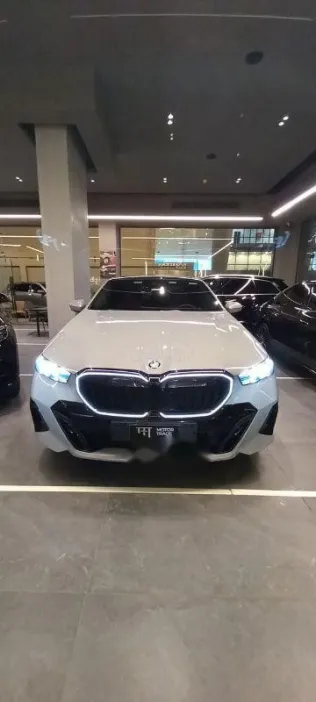 بي ام دبليو 520 2024 أبيض مستعملة للبيع