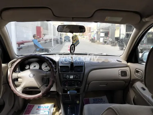 نيسان صنى 2014 ذهبي مستعملة للبيع - 2