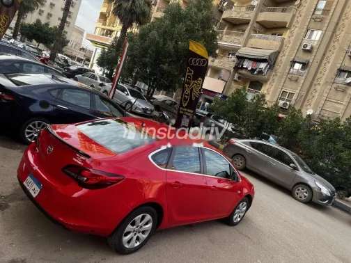 اوبل أسترا 2021 أبيض مستعملة للبيع - 9