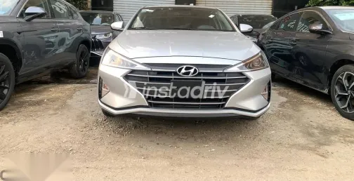 هيونداي إلنترا 2026 فضي جديدة للبيع - 1