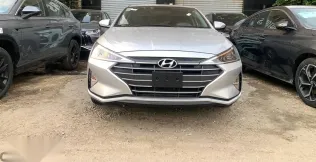 هيونداي إلنترا 2026 فضي جديدة للبيع