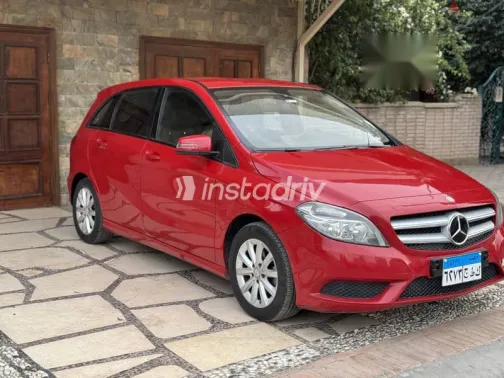 Mercedes B 180 2014 Red Used for Sale - 1