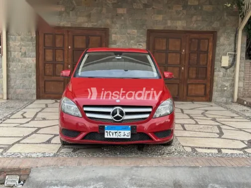 Mercedes B 180 2014 Red Used for Sale - 2
