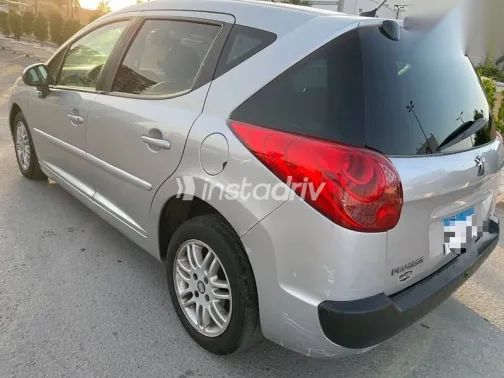 بيجو 207 2011 فضي مستعملة للبيع - 2
