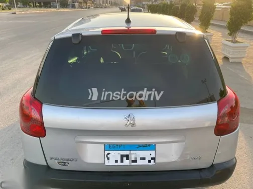 بيجو 207 2011 فضي مستعملة للبيع - 5