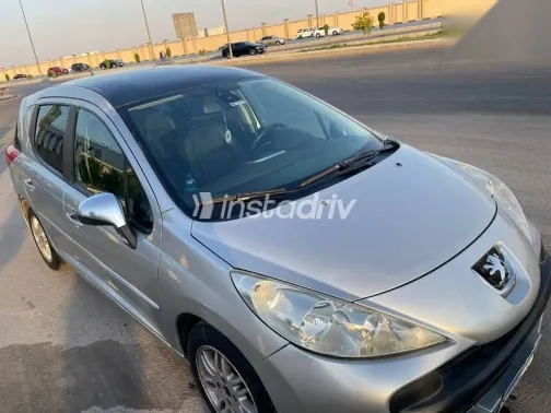 بيجو 207 2011 فضي مستعملة للبيع - 7