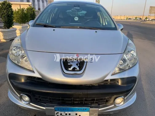 بيجو 207 2011 فضي مستعملة للبيع - 9