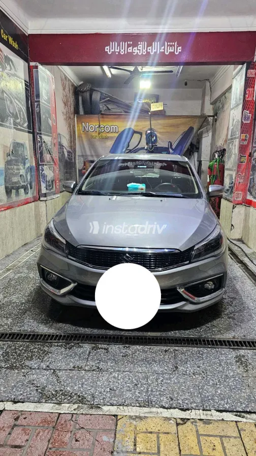 سوزوكى سياز 2022 أبيض مستعملة للبيع - 2