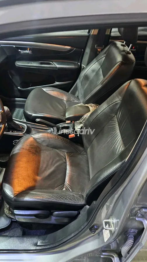 سوزوكى سياز 2022 أبيض مستعملة للبيع - 5