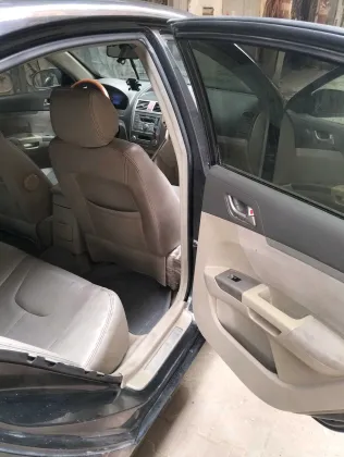 جيلي امجراند 7 2014 أبيض مستعملة للبيع