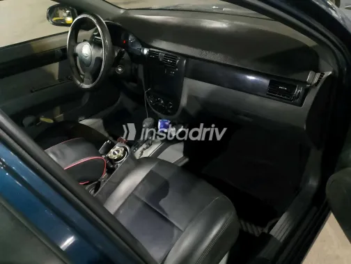 شيفروليه أوبترا 2008 أبيض مستعملة للبيع - 2