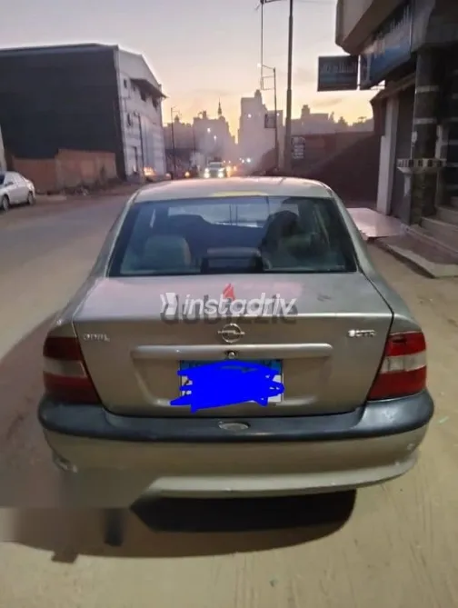اوبل فيكترا 2000 فضي مستعملة للبيع - 2