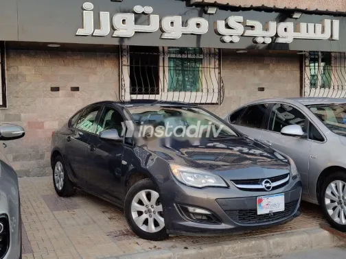 اوبل أسترا 2015 أسود مستعملة للبيع - 1