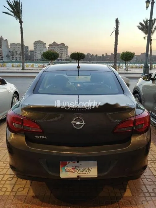 اوبل أسترا 2015 أسود مستعملة للبيع - 4